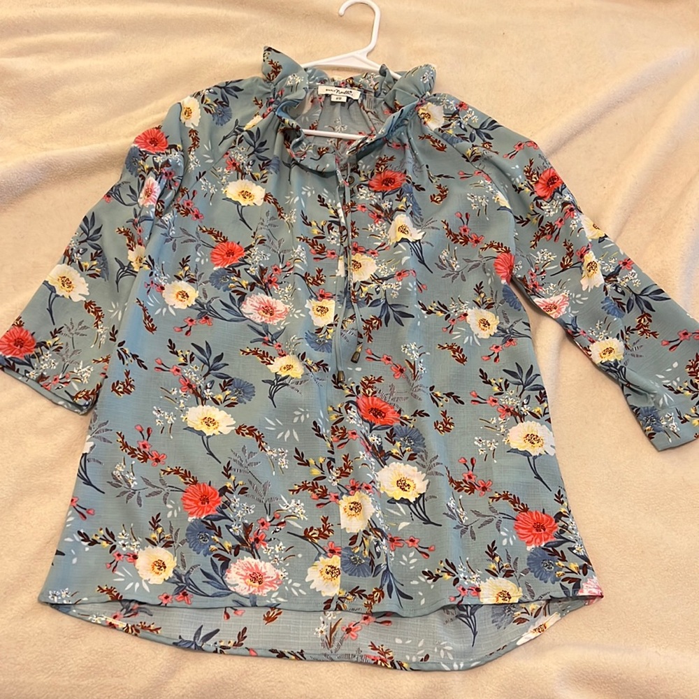 Simply Noelle Ruffled Floral Top (Caribbean Blue, Rose Pink, White) size S/M